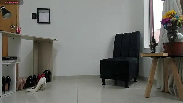 emely garcia online show from November 15, 9:27 pm