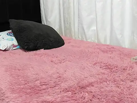 Snapshot of emely_garcia chatting on October 6, 10:47 pm emely garcia online show from October 6, 10:47 pm