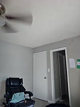 oliviaprettypussy online show from April 12, 9:28 pm