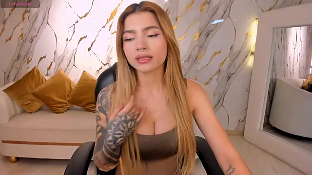 LexieWayne online show from February 2, 7:02 pm