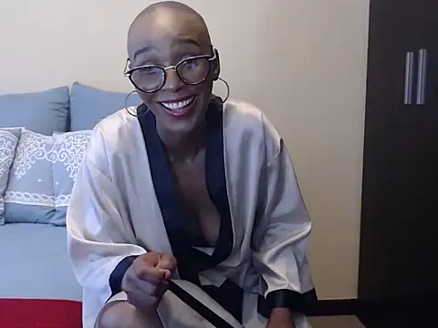 yummycherryxx online show from April 8, 8:05 am