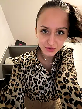 Snapshot of ZeynaShayk chatting on October 16, 4:09 pm ZeynaShayk online show from October 16, 4:09 pm