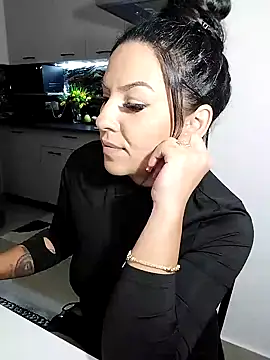 hot-babygirl online show from November 9, 9:11 pm