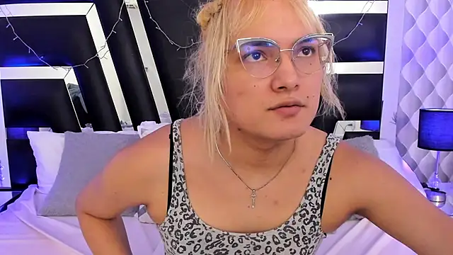 Snapshot of katya_kozlov chatting on October 7, 4:17 am katya kozlov online show from October 7, 4:17 am