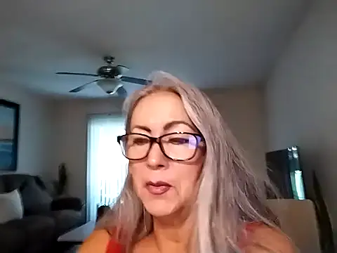 EvaRobinson online show from June 10, 2:49 pm