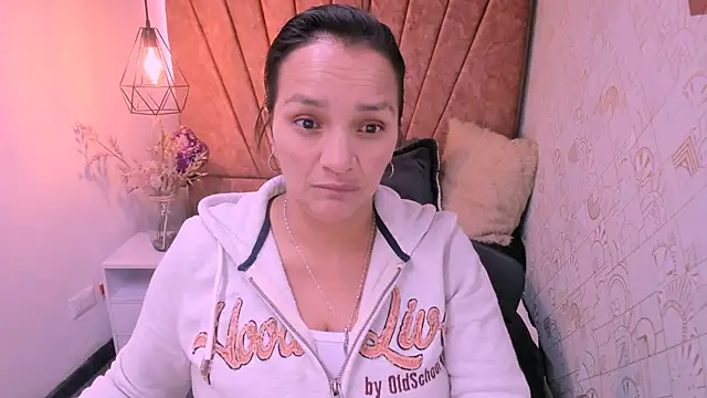 MarilynMiilf  online show from October 18, 8:10 pm