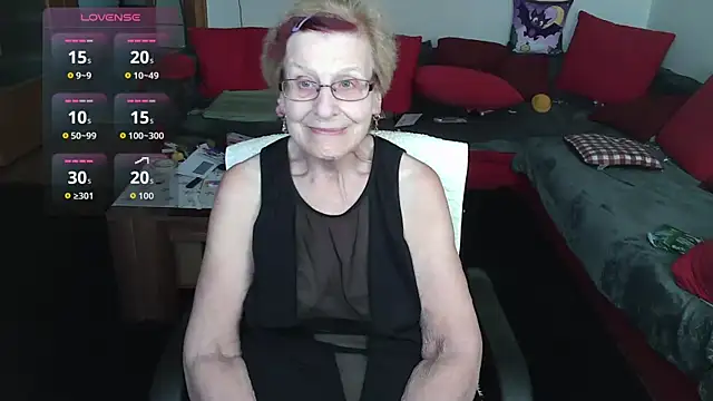 HeisseomaOriginal online show from November 6, 8:31 am