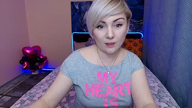 BlondPearl online show from October 26, 9:43 pm