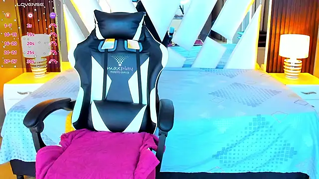 Linda4Petite online show from October 3, 6:35 pm