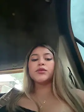 lunablossom  online show from September 18, 10:30 pm