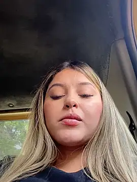 lunablossom  online show from October 1, 8:14 pm