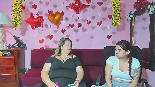 lesbiancuple online show from February 14, 1:24 pm