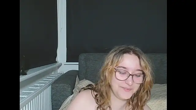 NaughtyRapunzel7 online show from September 12, 12:33 am