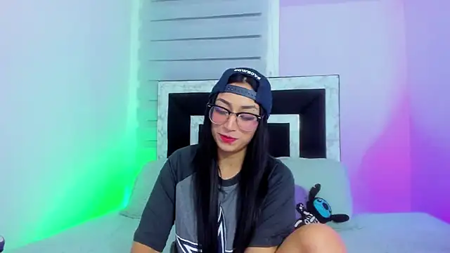 Snapshot of sophie_cute66 chatting on October 21, 6:50 am sophie cute66 online show from October 21, 6:50 am
