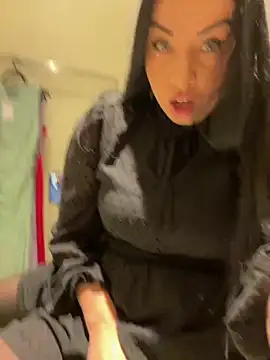 CrazzyChicks online show from April 19, 6:24 am