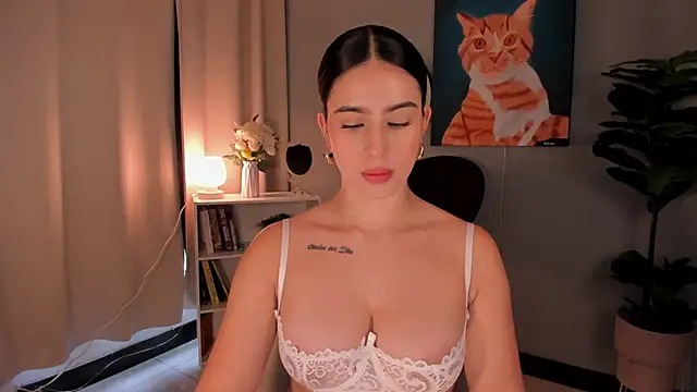 Snapshot of LiaPearce chatting on October 24, 12:12 pm LiaPearce online show from October 24, 12:12 pm