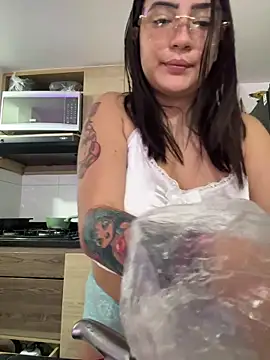 Snapshot of cutesarah_ chatting on October 16, 10:01 pm cutesarah  online show from October 16, 10:01 pm