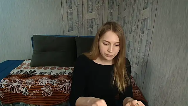 Pilly green  online show from December 3, 8:38 am