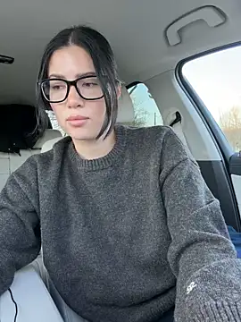 clairewntr online show from January 19, 1:51 pm