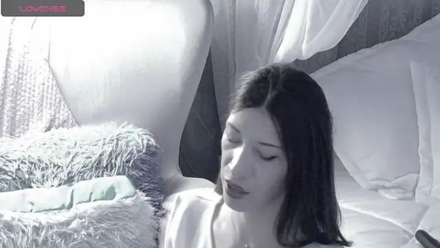Snapshot of magali_19 chatting on October 22, 12:15 am magali 19 online show from October 22, 12:15 am