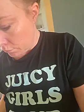 julimonroe online show from February 18, 7:02 pm