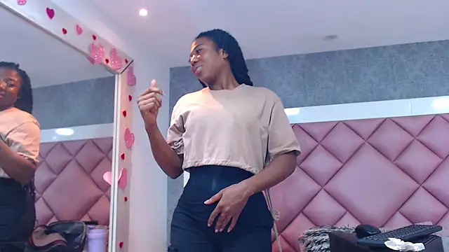 DanielaDuff online show from March 18, 7:30 pm