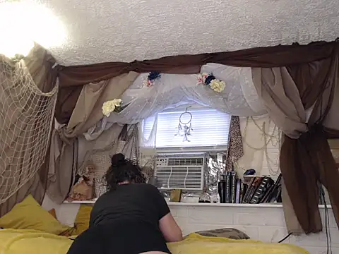 MaxiMillz online show from December 17, 3:49 pm