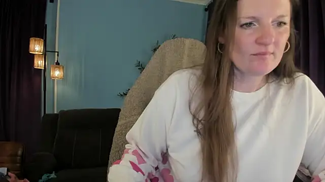 Kelly Carolina online show from February 10, 12:30 pm