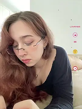 tsuki chan on online show from June 1, 7:04 pm
