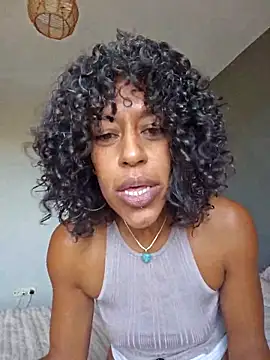 Snapshot of Goldenlace chatting on October 9, 10:41 am Goldenlace online show from October 9, 10:41 am