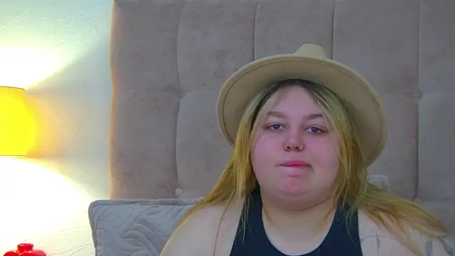 LillianKim online show from March 19, 6:45 pm