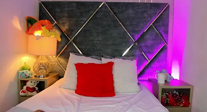 DannaFalco25 online show from September 19, 8:30 pm