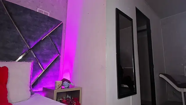 DannaFalco25 online show from September 23, 8:40 pm