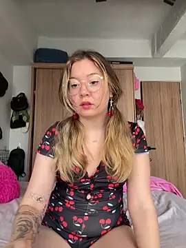 Darling XXX online show from June 10, 7:01 pm