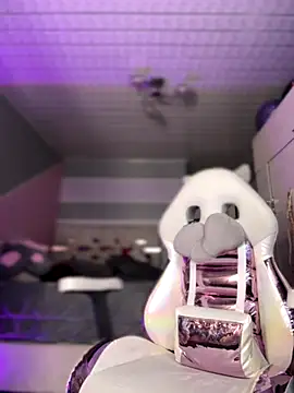 Sam Thompsoon  online show from November 18, 3:29 am