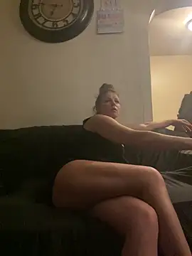 bustybunny25 online show from May 3, 4:49 am