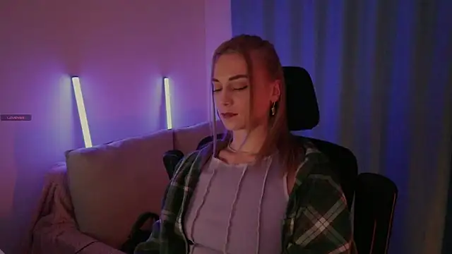 Snapshot of AskAlexa chatting on September 17, 3:26 am AskAlexa online show from September 17, 3:26 am