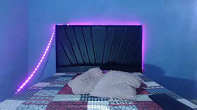 JulianaFoster online show from March 1, 5:07 am