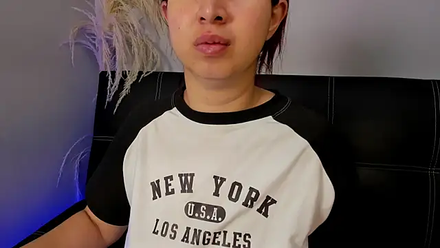 madelaine blosson online show from April 6, 10:27 am