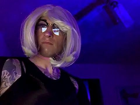 Kik SickSlut88 online show from October 31, 12:42 pm