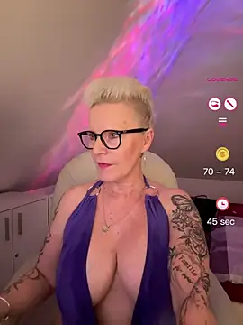 German Milf online show from May 31, 6:09 pm