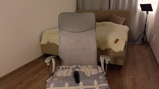 EllsaJean  online show from April 17, 10:45 pm