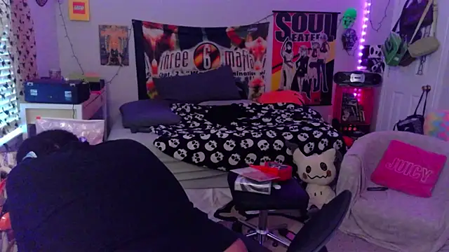 Snapshot of nintendhoe chatting on October 6, 1:06 pm nintendhoe online show from October 6, 1:06 pm