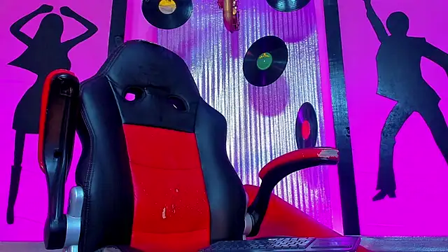 nickyminach  online show from April 16, 8:08 pm