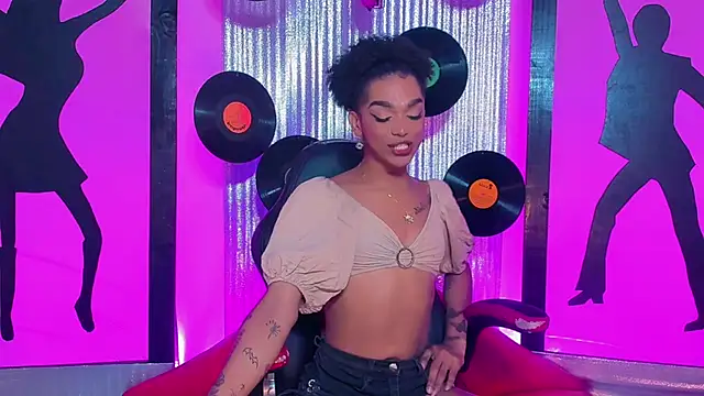 nickyminach  online show from March 31, 9:59 pm