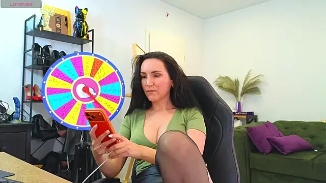 EvaKeks online show from April 11, 6:00 pm