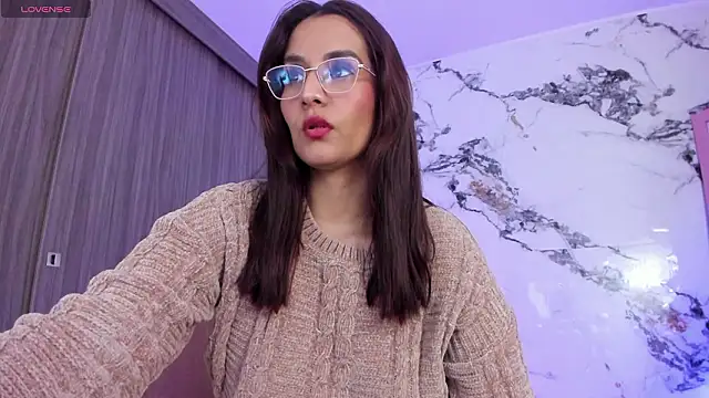 Annaross2 online show from March 18, 5:18 pm