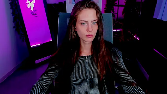 Snapshot of EmilyWilden chatting on October 22, 8:41 am EmilyWilden online show from October 22, 8:41 am