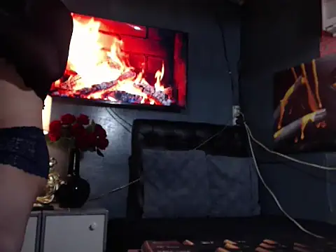 QueenMariaHard online show from November 10, 6:25 pm