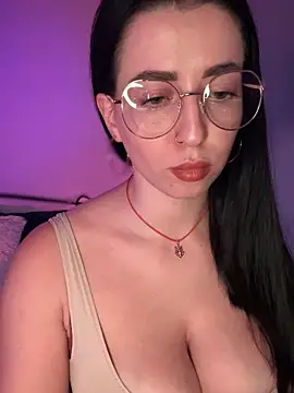 Emylia online show from November 7, 3:06 pm